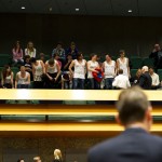 Studentenprotest tijdens spoeddebat Hoger Onderwijs: ‘Halbe, kleed ons niet uit!’ – foto ANP